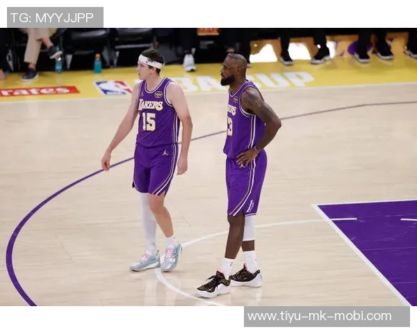 詹姆斯分享个人赛季首秀照片里夫斯和蒂耶罗热评表现精彩