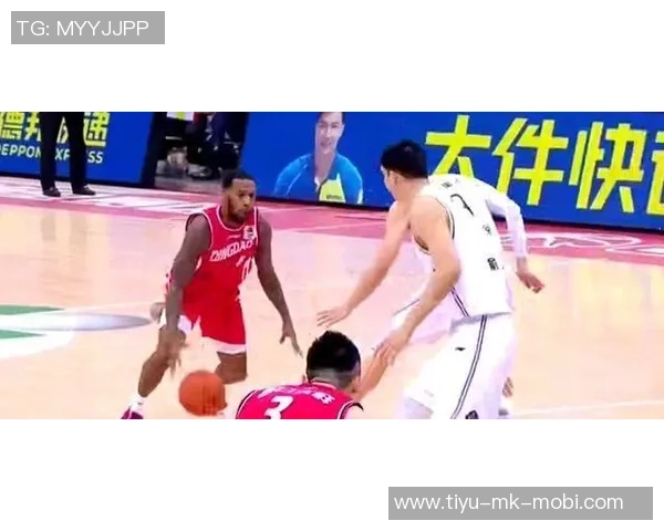 特纳高效发挥仅靠三分球贡献15分7篮板2助攻3抢断展现全面能力